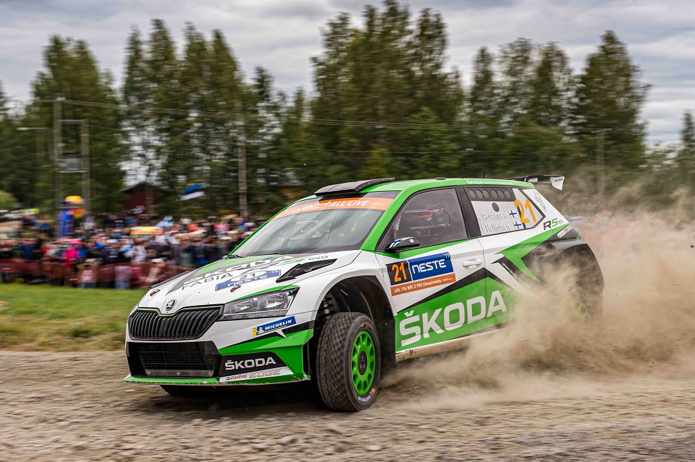 Калле Рованпера за рулем ŠKODA FABIA R5 evo одержал победу в домашней гонке в зачете WRC 2 Pro